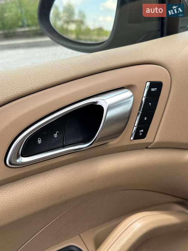 Позашляховик / Кросовер Porsche Cayenne 2014 в Білогородці