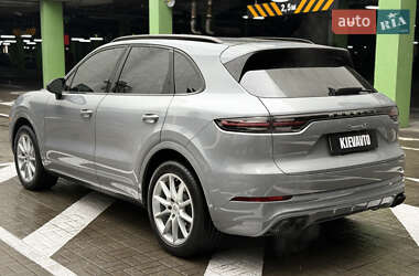Позашляховик / Кросовер Porsche Cayenne 2019 в 
