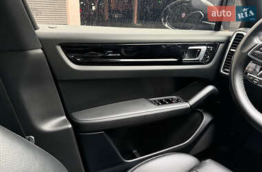 Позашляховик / Кросовер Porsche Cayenne 2019 в 