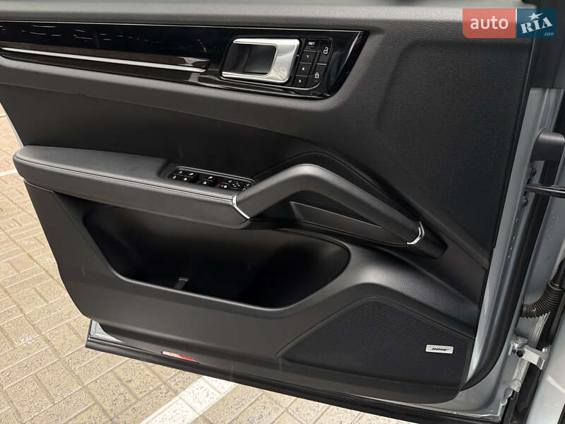 Внедорожник / Кроссовер Porsche Cayenne 2019 в Киеве