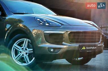 Позашляховик / Кросовер Porsche Cayenne 2016 в 
