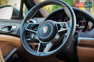 Позашляховик / Кросовер Porsche Cayenne 2016 в 