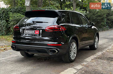 Внедорожник / Кроссовер Porsche Cayenne 2017 в 