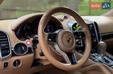 Внедорожник / Кроссовер Porsche Cayenne 2017 в 