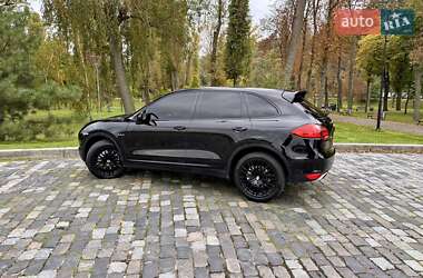 Внедорожник / Кроссовер Porsche Cayenne 2014 в 