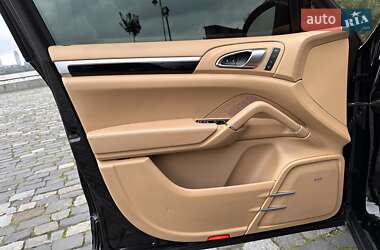 Внедорожник / Кроссовер Porsche Cayenne 2014 в 