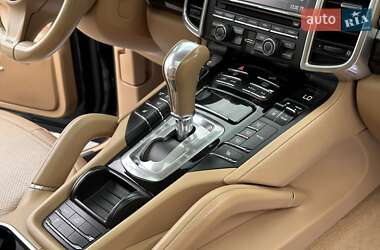 Внедорожник / Кроссовер Porsche Cayenne 2014 в 