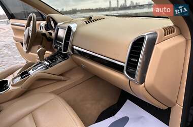 Внедорожник / Кроссовер Porsche Cayenne 2014 в 