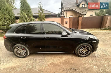 Позашляховик / Кросовер Porsche Cayenne 2012 в 