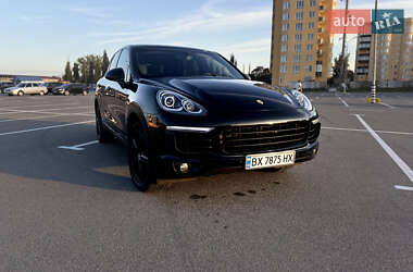 Внедорожник / Кроссовер Porsche Cayenne 2014 в 