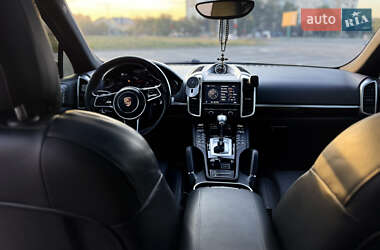 Внедорожник / Кроссовер Porsche Cayenne 2014 в 