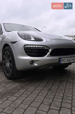 Позашляховик / Кросовер Porsche Cayenne 2012 в 