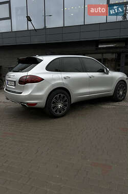 Позашляховик / Кросовер Porsche Cayenne 2012 в 