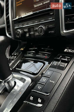 Позашляховик / Кросовер Porsche Cayenne 2012 в 