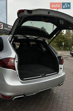 Позашляховик / Кросовер Porsche Cayenne 2012 в 