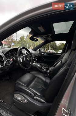 Позашляховик / Кросовер Porsche Cayenne 2012 в 