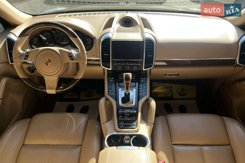 Позашляховик / Кросовер Porsche Cayenne 2013 в Мукачевому