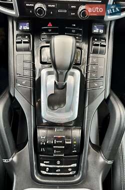 Позашляховик / Кросовер Porsche Cayenne 2011 в 