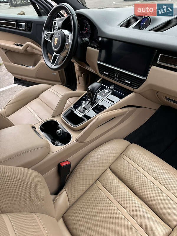 Внедорожник / Кроссовер Porsche Cayenne 2019 в Ровно