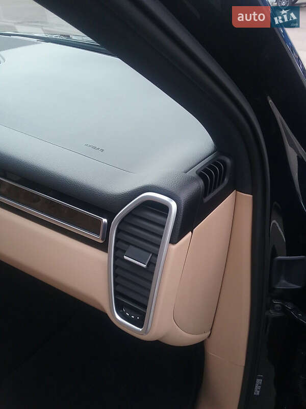 Внедорожник / Кроссовер Porsche Cayenne 2019 в Ровно