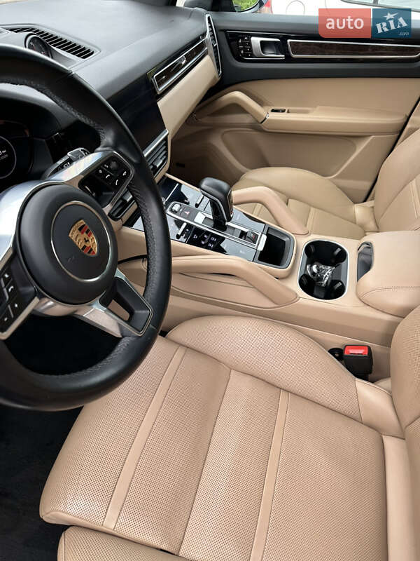 Внедорожник / Кроссовер Porsche Cayenne 2019 в Ровно