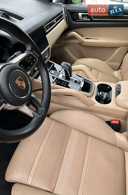 Позашляховик / Кросовер Porsche Cayenne 2019 в 