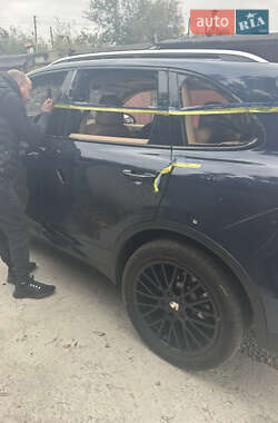 Позашляховик / Кросовер Porsche Cayenne 2012 в 