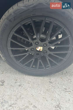 Позашляховик / Кросовер Porsche Cayenne 2012 в 