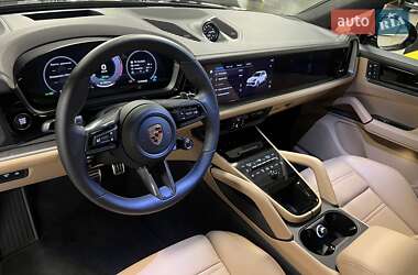 Внедорожник / Кроссовер Porsche Cayenne 2023 в 