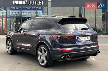 Позашляховик / Кросовер Porsche Cayenne 2016 в 