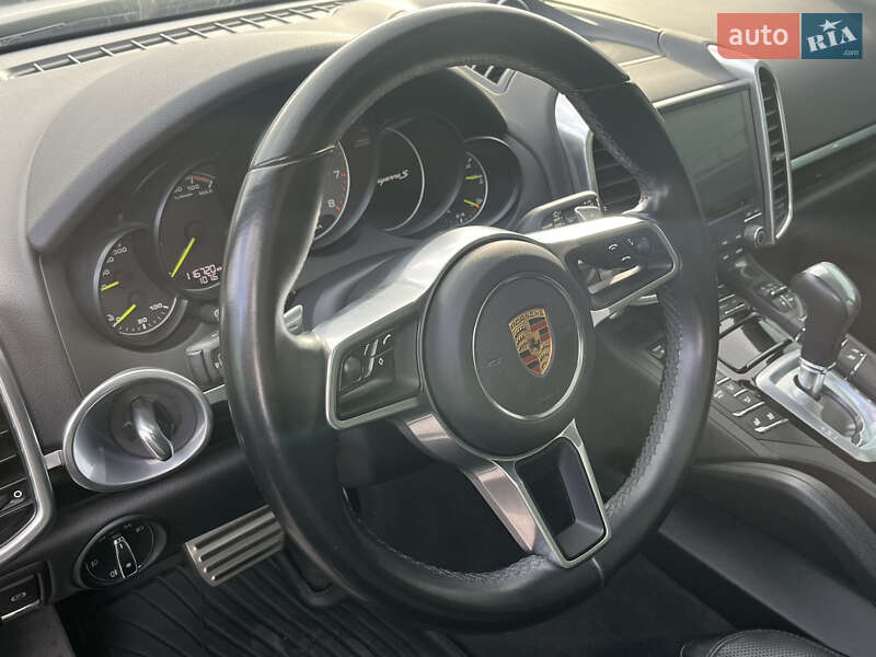 Позашляховик / Кросовер Porsche Cayenne 2016 в Києві