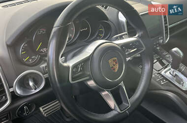 Позашляховик / Кросовер Porsche Cayenne 2016 в 