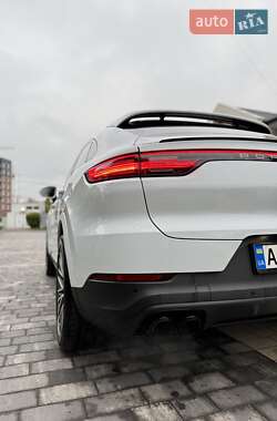 Внедорожник / Кроссовер Porsche Cayenne 2022 в 