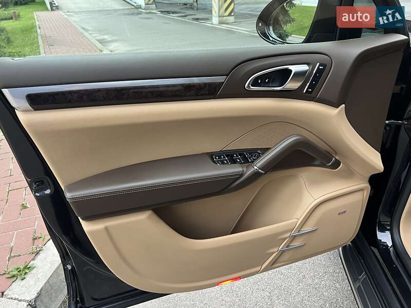 Позашляховик / Кросовер Porsche Cayenne 2015 в Києві фото 12 Позашляховик / Кросовер Porsche Cayenne 2015 в Києві