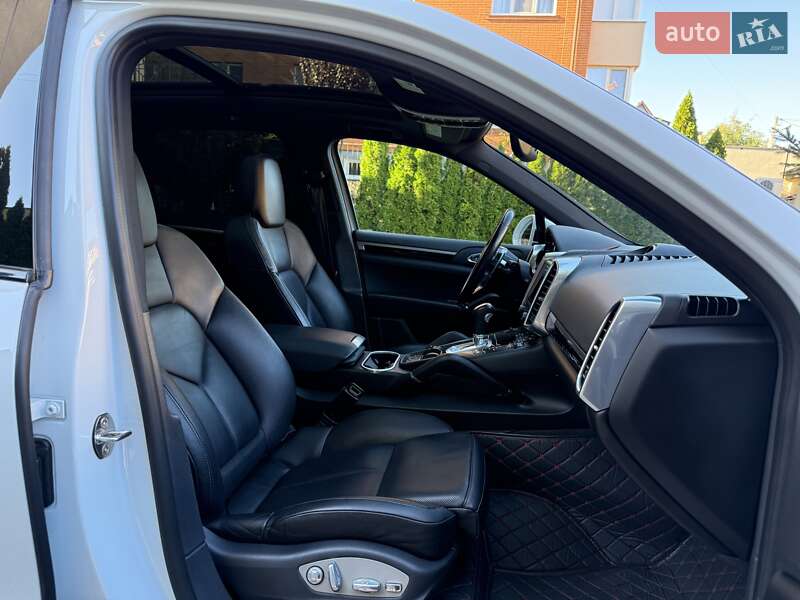 Внедорожник / Кроссовер Porsche Cayenne 2017 в Киеве фото 40 Внедорожник / Кроссовер Porsche Cayenne 2017 в Киеве