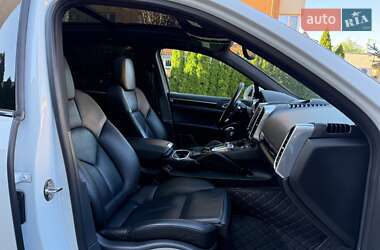 Позашляховик / Кросовер Porsche Cayenne 2017 в 