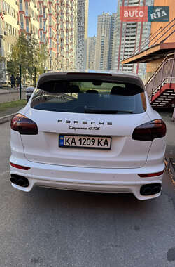 Внедорожник / Кроссовер Porsche Cayenne 2016 в 