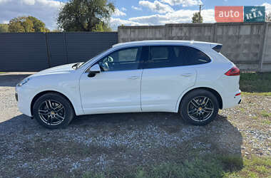 Позашляховик / Кросовер Porsche Cayenne 2015 в  фото 14 Позашляховик / Кросовер Porsche Cayenne 2015 в