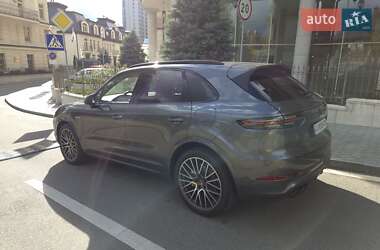 Внедорожник / Кроссовер Porsche Cayenne 2019 в 
