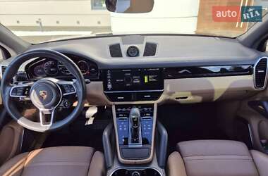 Внедорожник / Кроссовер Porsche Cayenne 2019 в 