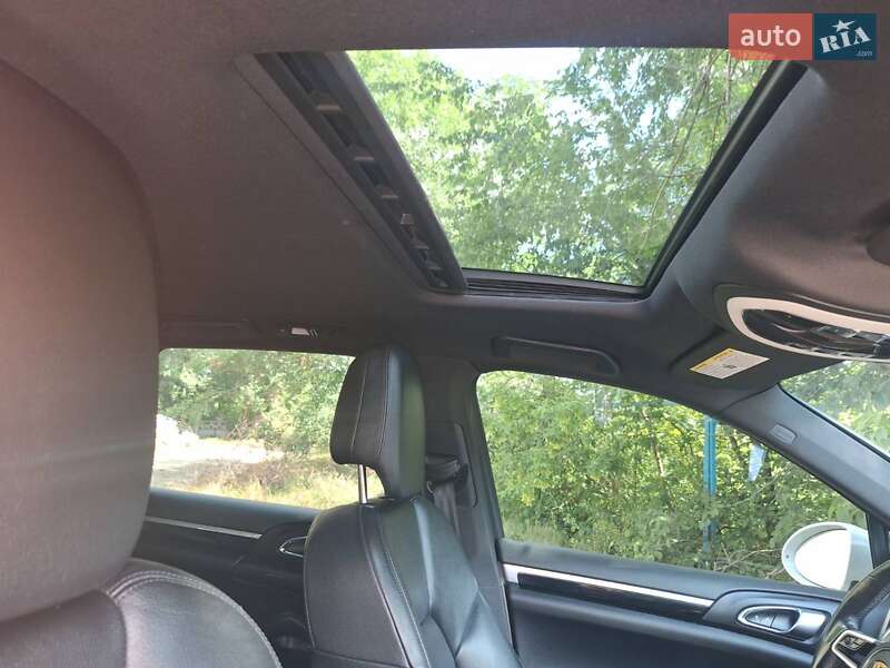 Внедорожник / Кроссовер Porsche Cayenne 2014 в Днепре