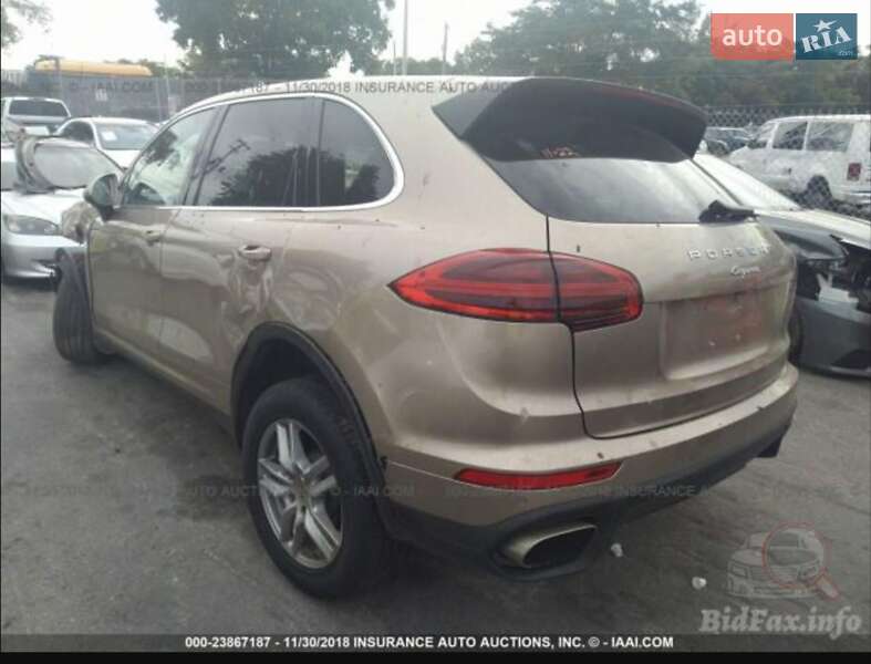 Внедорожник / Кроссовер Porsche Cayenne 2015 в Киеве
