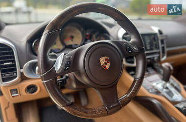 Позашляховик / Кросовер Porsche Cayenne 2013 в  фото 30 Позашляховик / Кросовер Porsche Cayenne 2013 в