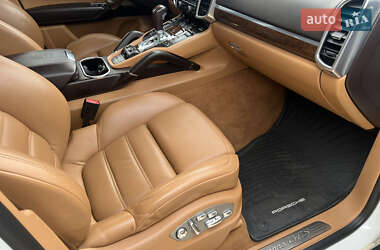 Позашляховик / Кросовер Porsche Cayenne 2013 в  фото 40 Позашляховик / Кросовер Porsche Cayenne 2013 в