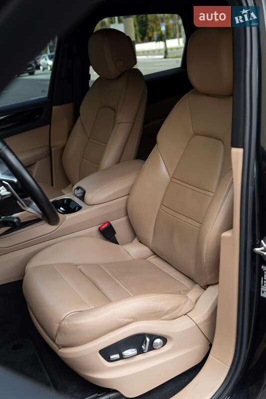 Позашляховик / Кросовер Porsche Cayenne 2020 в Києві