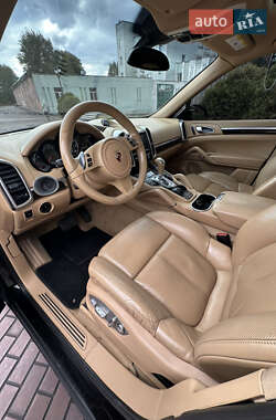 Внедорожник / Кроссовер Porsche Cayenne 2012 в 