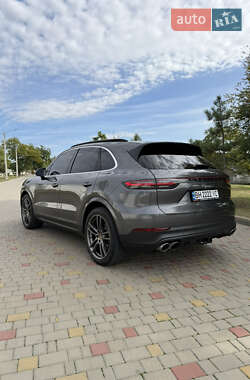 Позашляховик / Кросовер Porsche Cayenne 2020 в 