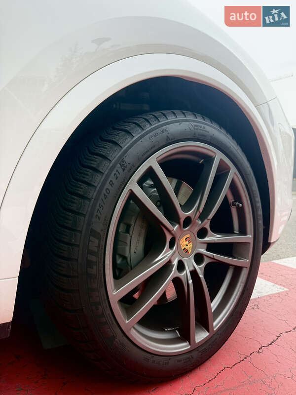 Внедорожник / Кроссовер Porsche Cayenne 2018 в Киеве фото 13 Внедорожник / Кроссовер Porsche Cayenne 2018 в Киеве