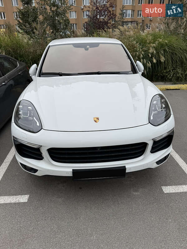 Внедорожник / Кроссовер Porsche Cayenne 2016 в Софиевской Борщаговке