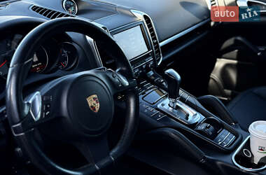 Внедорожник / Кроссовер Porsche Cayenne 2012 в 